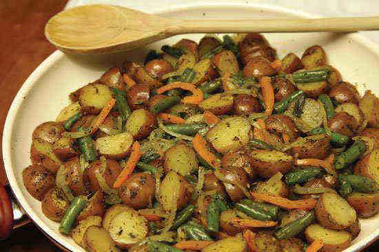 New Potatoes & Garden Veggies combine unpeeled new potatoes, green beans, bell peppers, and onion for a delicious side dish.